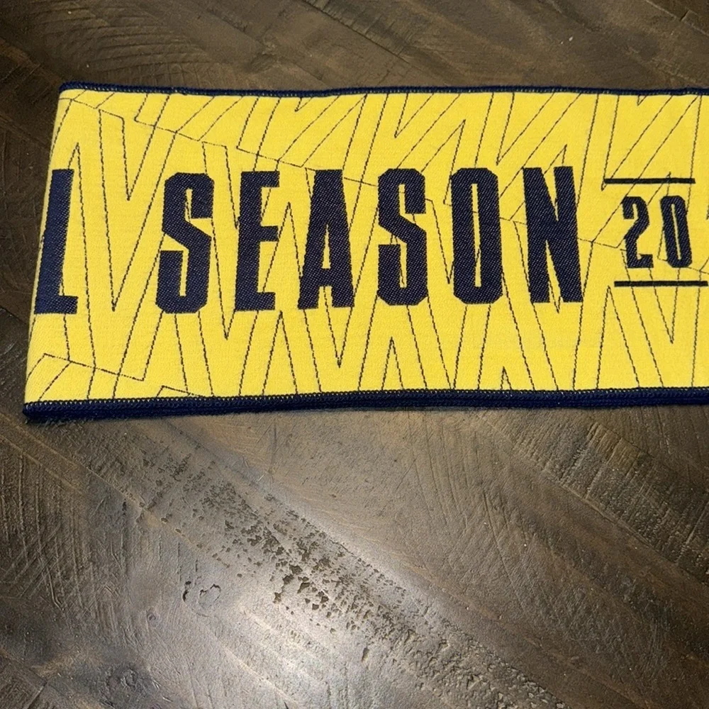 Nashville TN Soccer club 2020 inaugural season, ruff neck Yellow Blue Scarf - Picture 4 of 8
